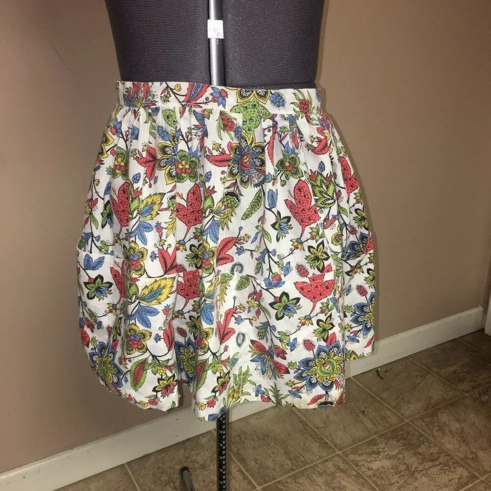 Vintage floral half apron with pockets